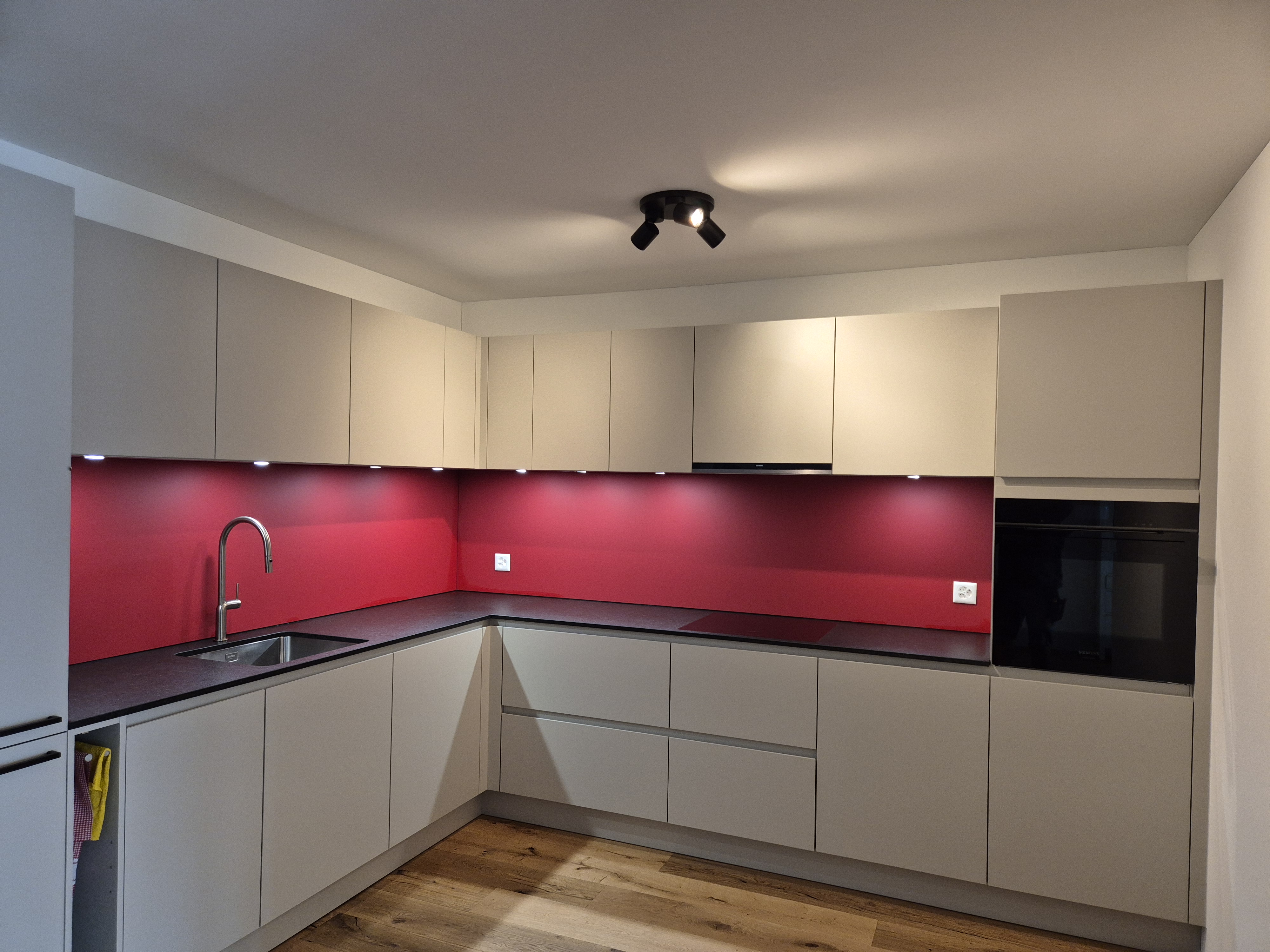Küchenrückwand rot matt
